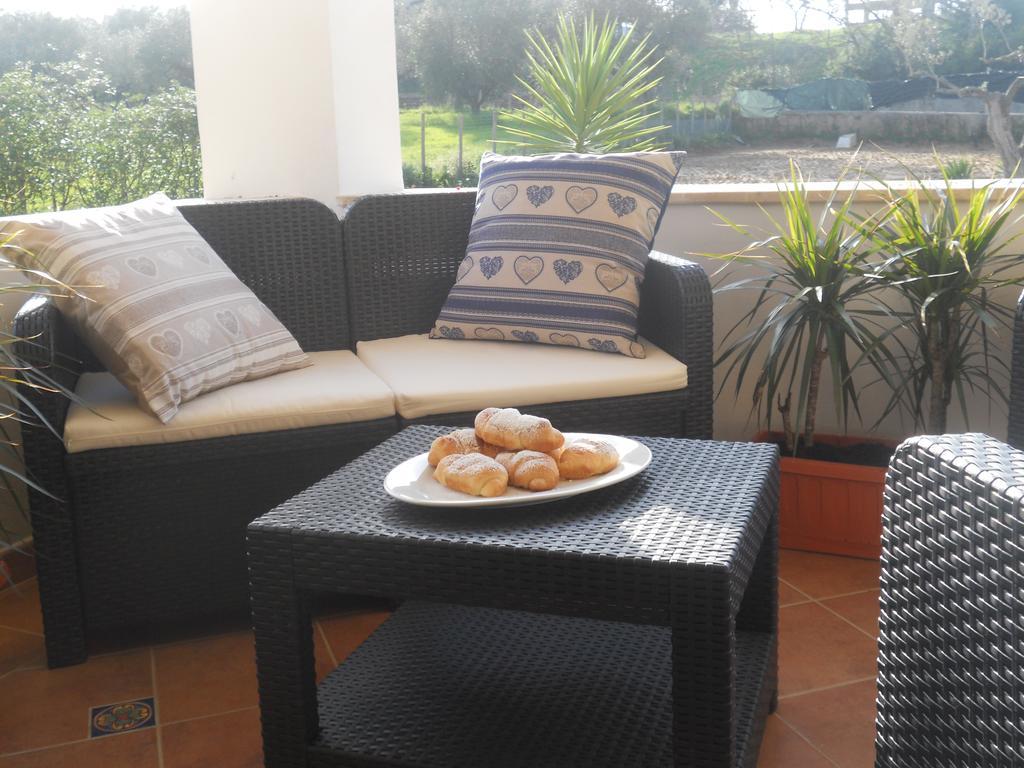 B&B Le Rose Санта-Мария-ди-Кастеллабате Экстерьер фото